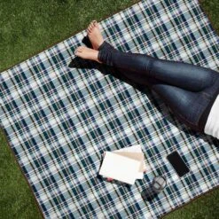 Disney Winnie The Pooh Blanket Tote Outdoor Picnic Blanket -Disney Shop 6804058733644 4